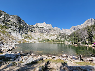 Amphitheater Lake Trail