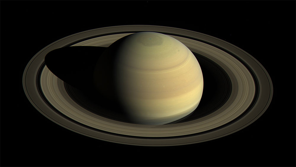 Saturn's color