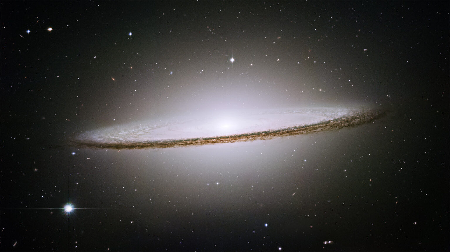 Sombrero Galaxy Facts & Characteristics - Little Astronomy