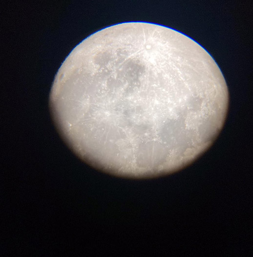 Photo of the Moon taken using an achromatic refractor telescope