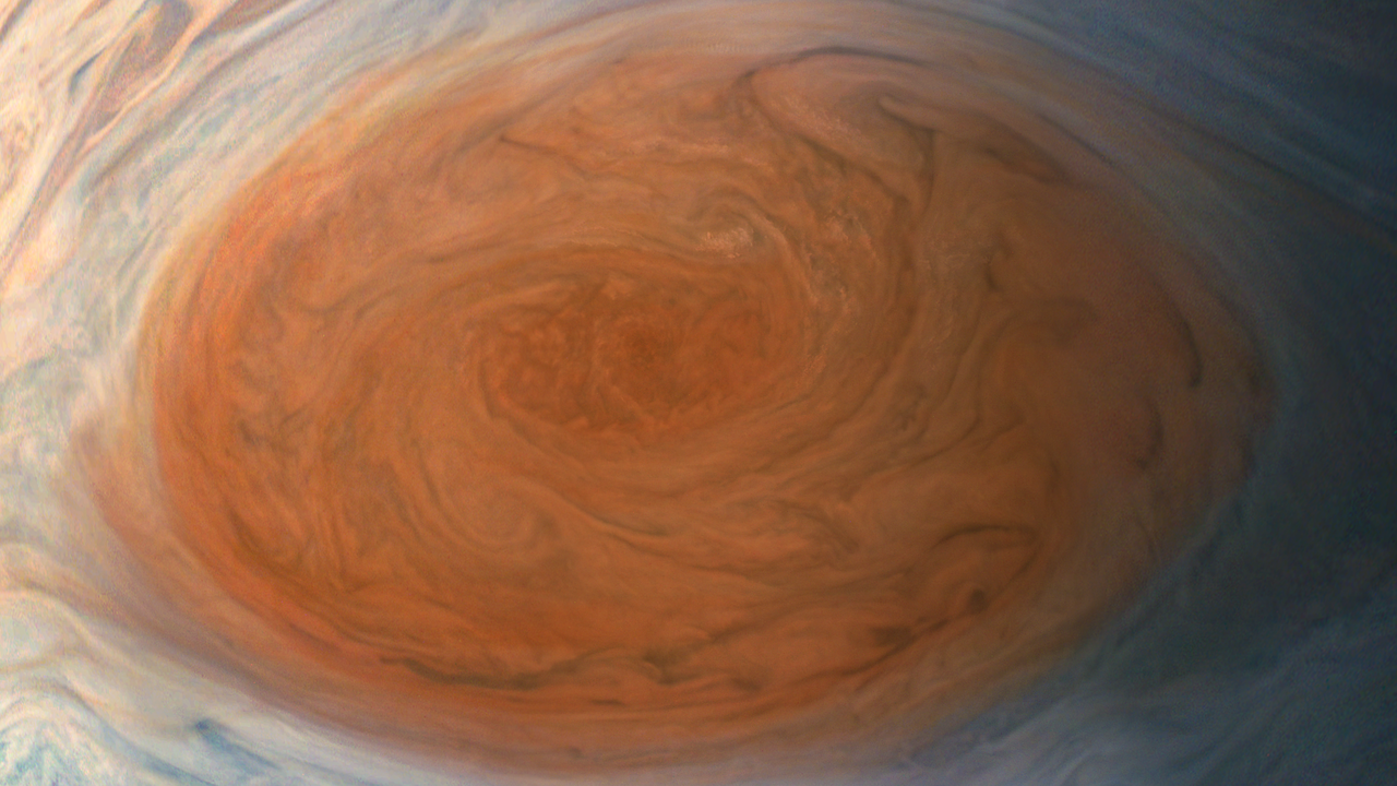 Giant planets: storms and rings seen by spacecraft
