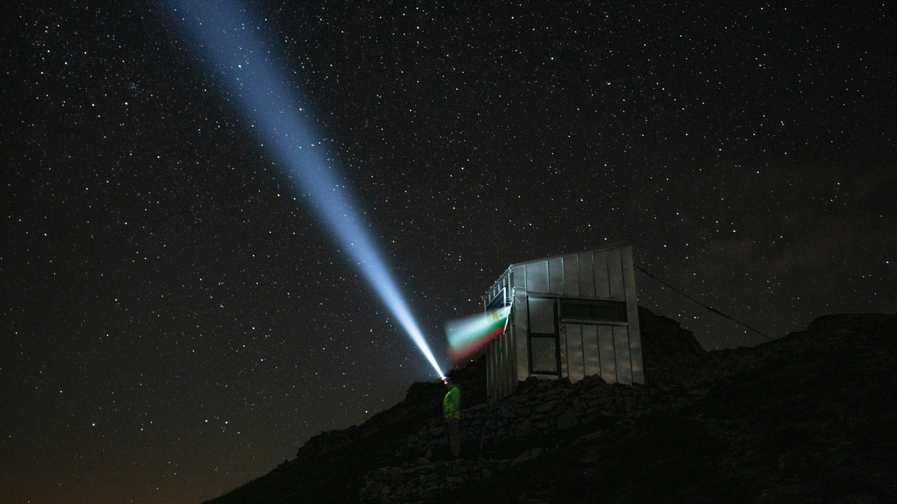 Telescope light collection and spectroscopy illustration