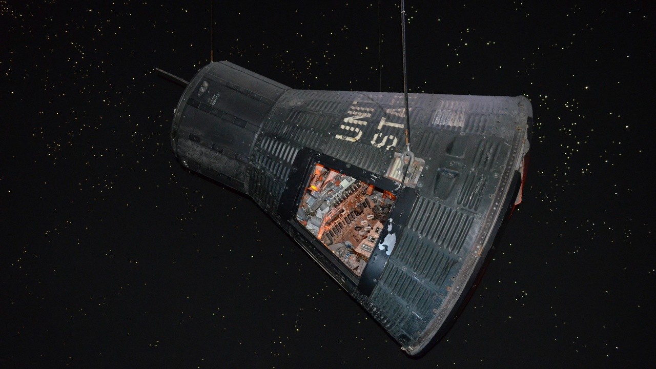 Voyager spacecraft with emphasis on RTG power and deep-space engineering