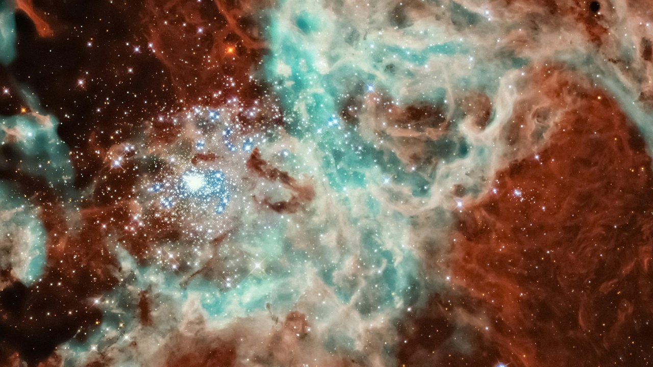 R136 in the Tarantula Nebula, a super star cluster in the Large Magellanic Cloud