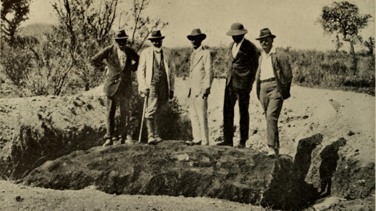 Historic meteorite sites: Hoba, Willamette and Campo del Cielo