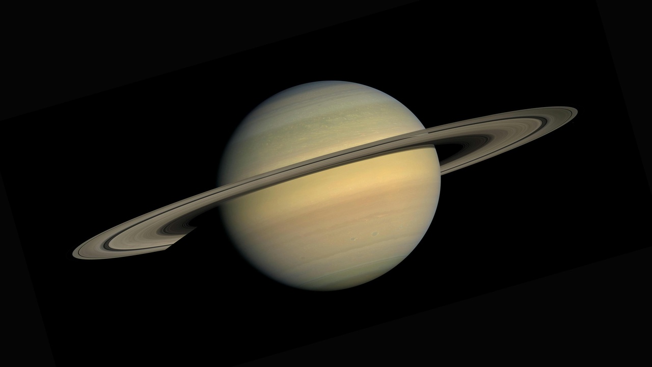 Composite showing Jupiter and Saturn with Earth inset for scale, highlighting the gas giants’ large diameters and ring/moon systems.