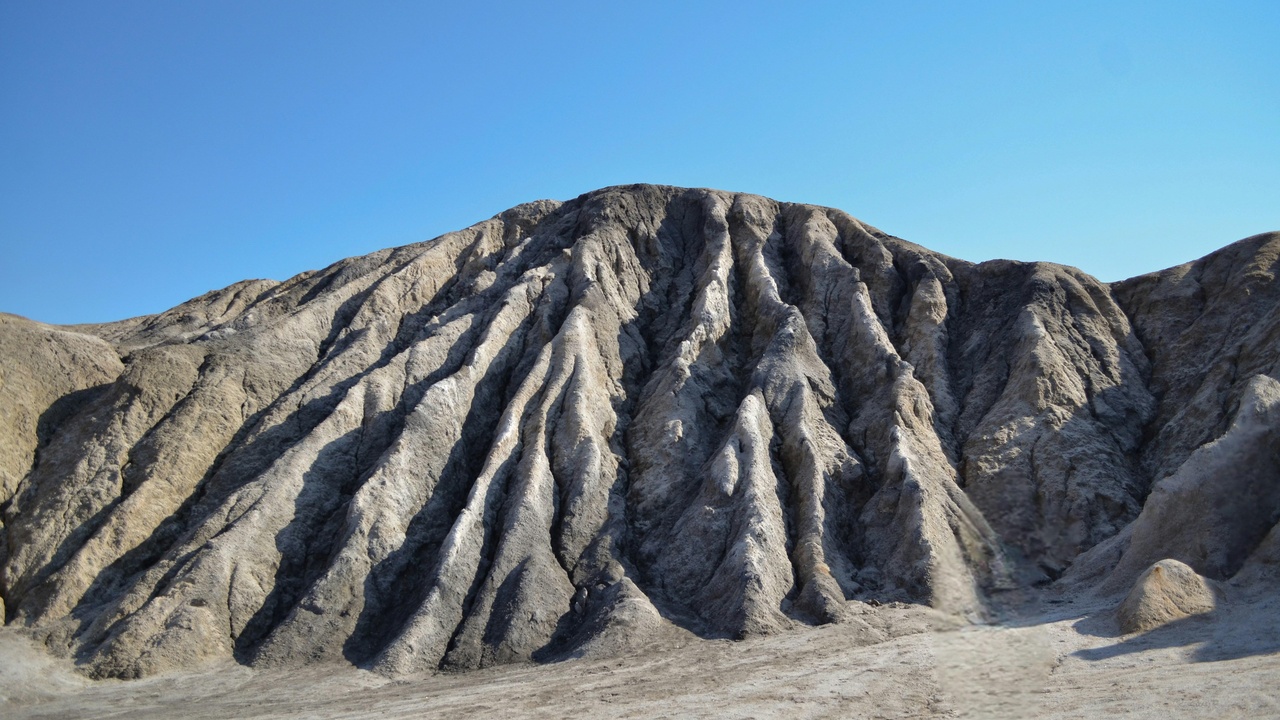 Mars geology and ancient riverbeds with polar ice